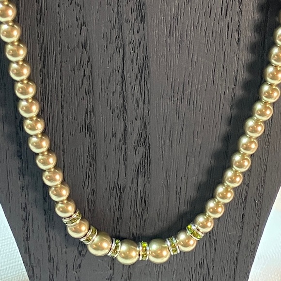 Jewelry - Green Gold Beaded Necklace